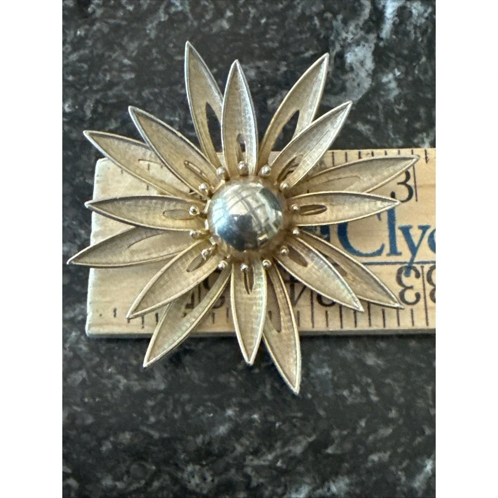VTG Gold Tone Sunburst Starburst Flower Brooch Large Statement Pin